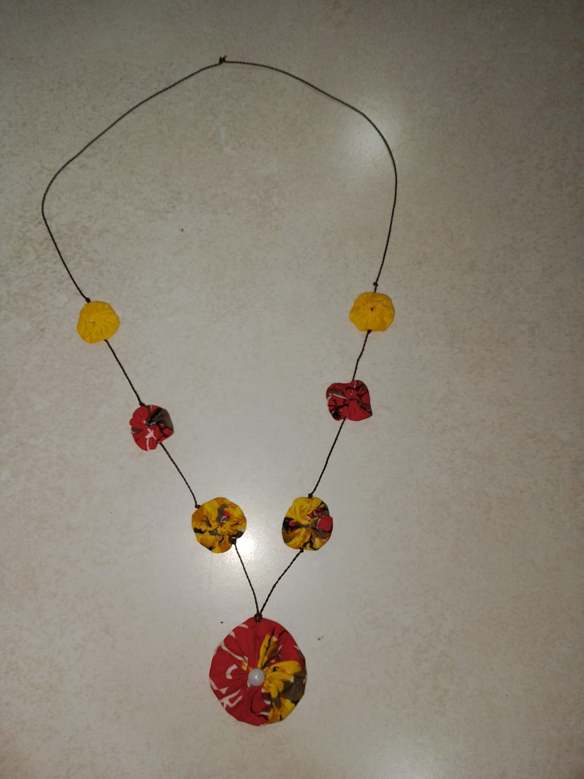 Colar Artesanal de Tecido — Quilombo Santa Rosa