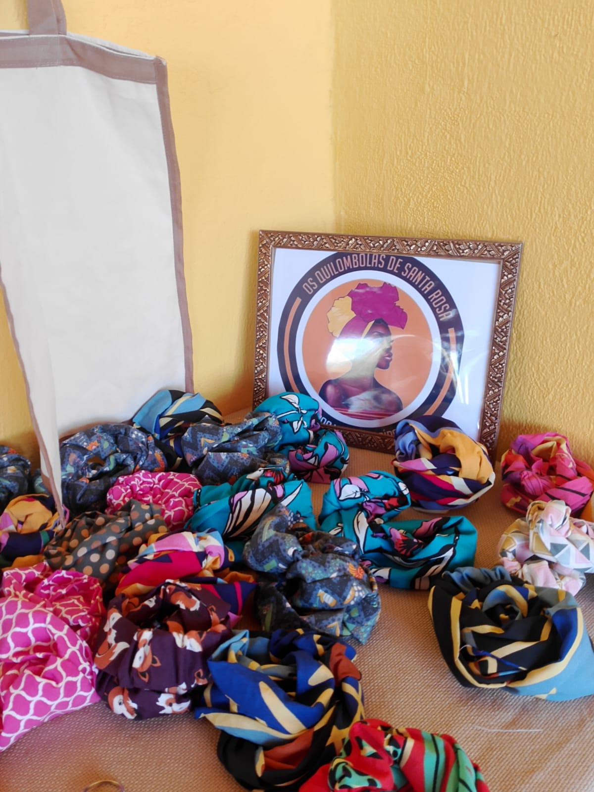 Tiaras Artesanais de Tecido — Quilombo Santa Rosa